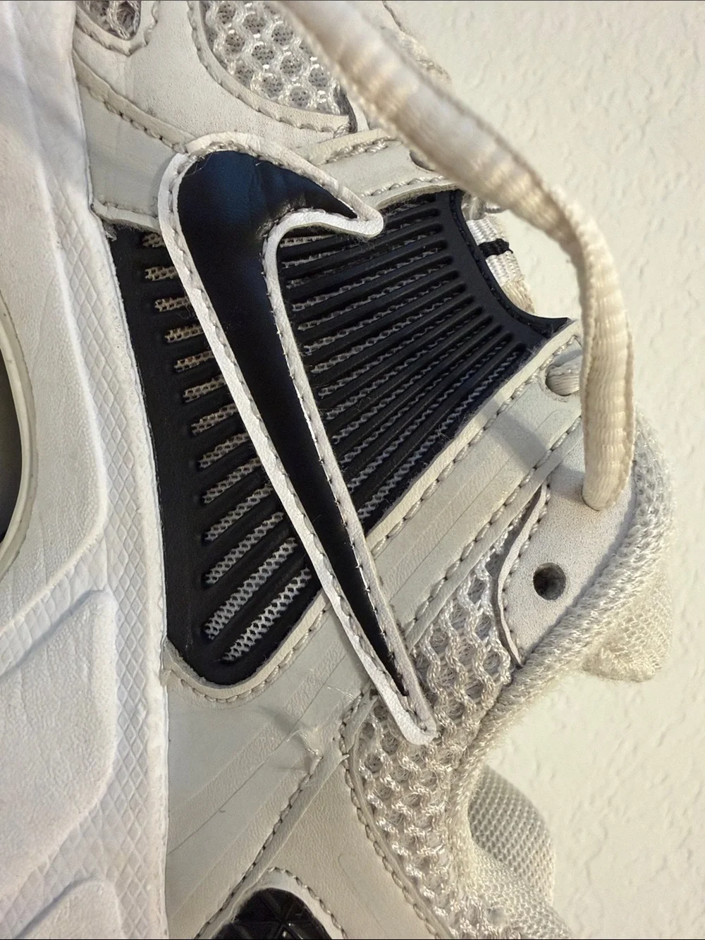 Nike Kids Zoom Vomero 5 - White, Gray & Black - Size 3Y